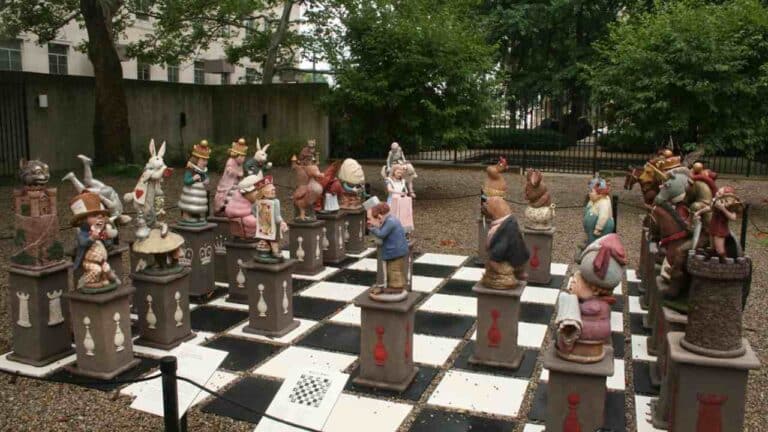 Alice in Wonderland Chess Set: The Wondrous World
