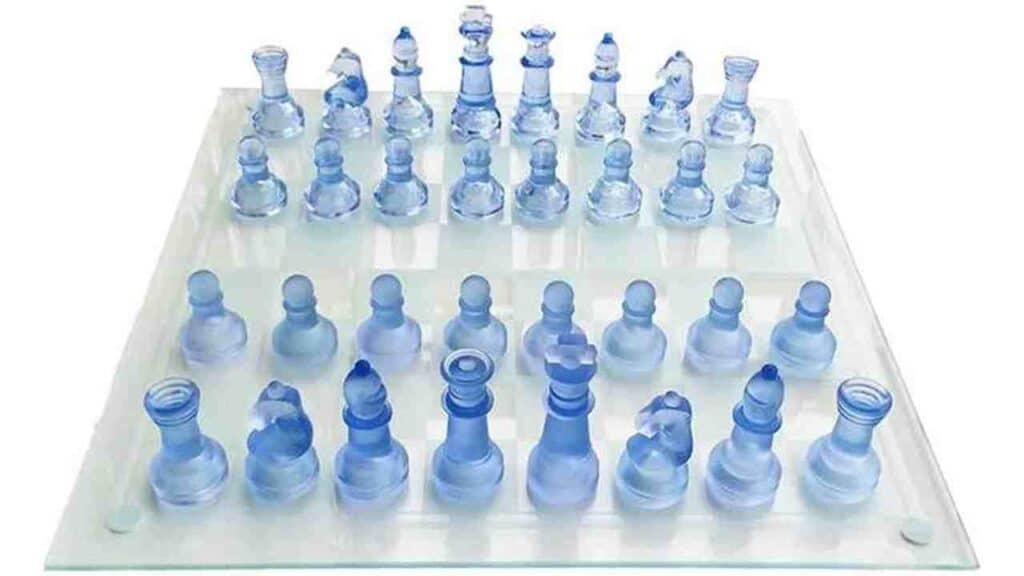 Exquisite Glass Transparent Blue Chess Pieces，