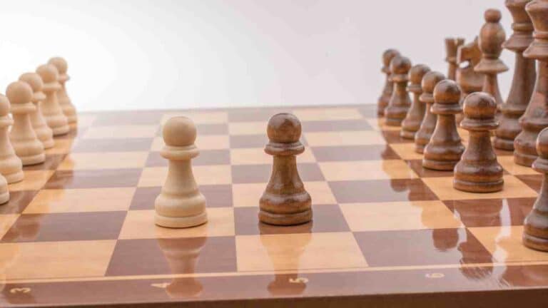 Minimalist Chess Set: A Fresh Take on a Classic Game